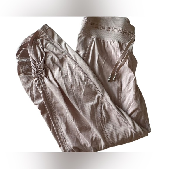 Lululemon Dance Studio Crop *25"
Misty Pink - Picture 4 of 6